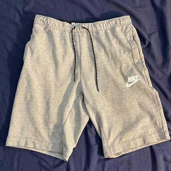 Nike tech fleece shorts - Picture 1 of 4